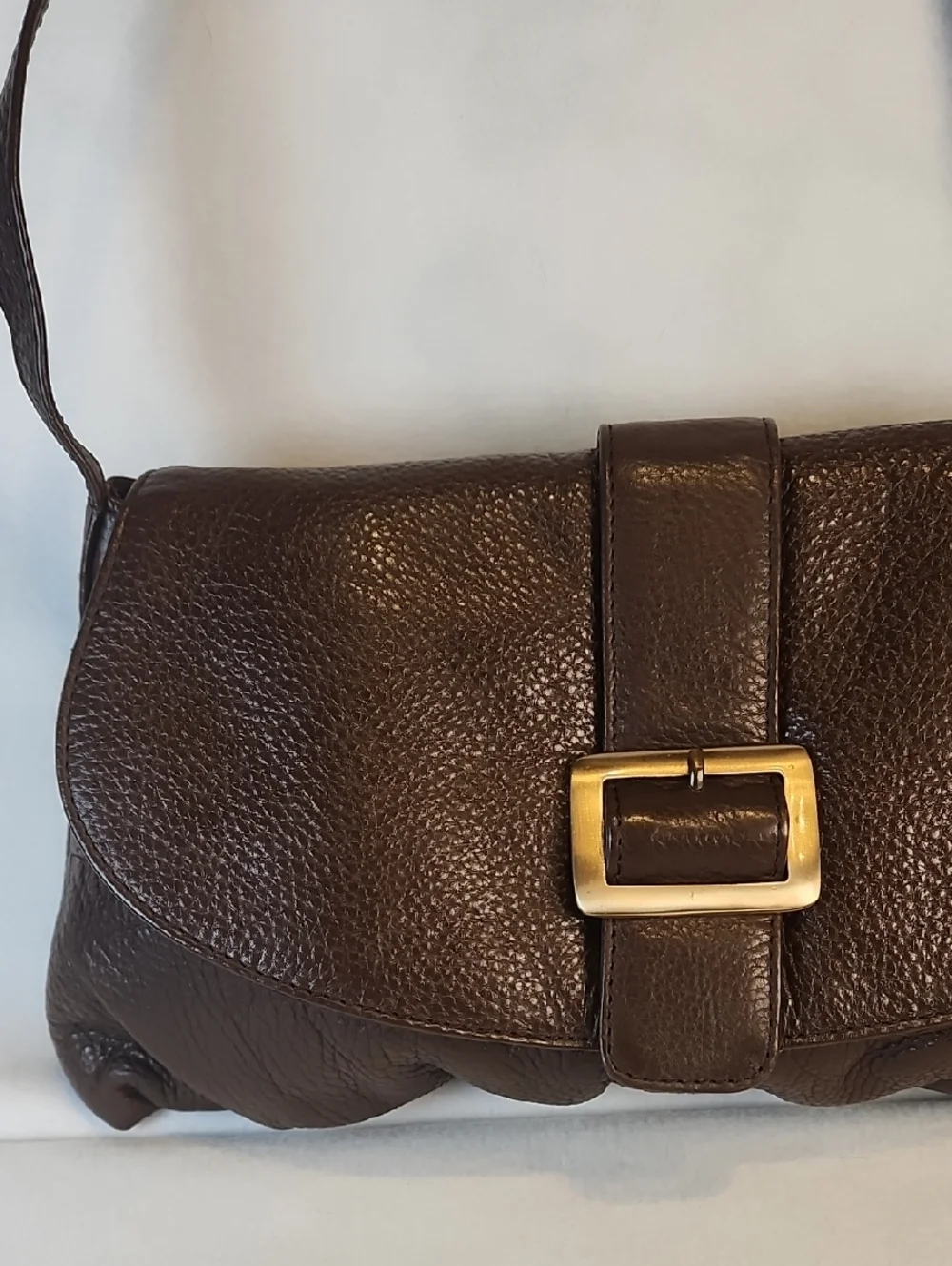 Classic Brown Pebble Genuine Leather Shoulder Bag with Gold Buckle - Picture 3 of 16